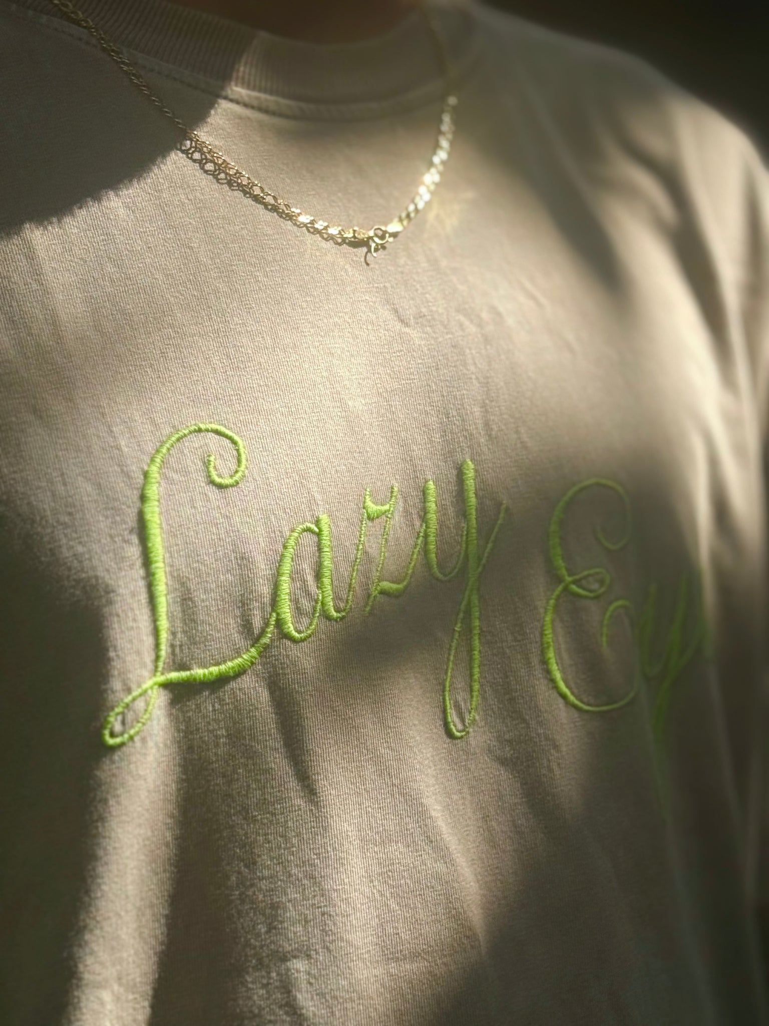 Lazy eye T - light brown