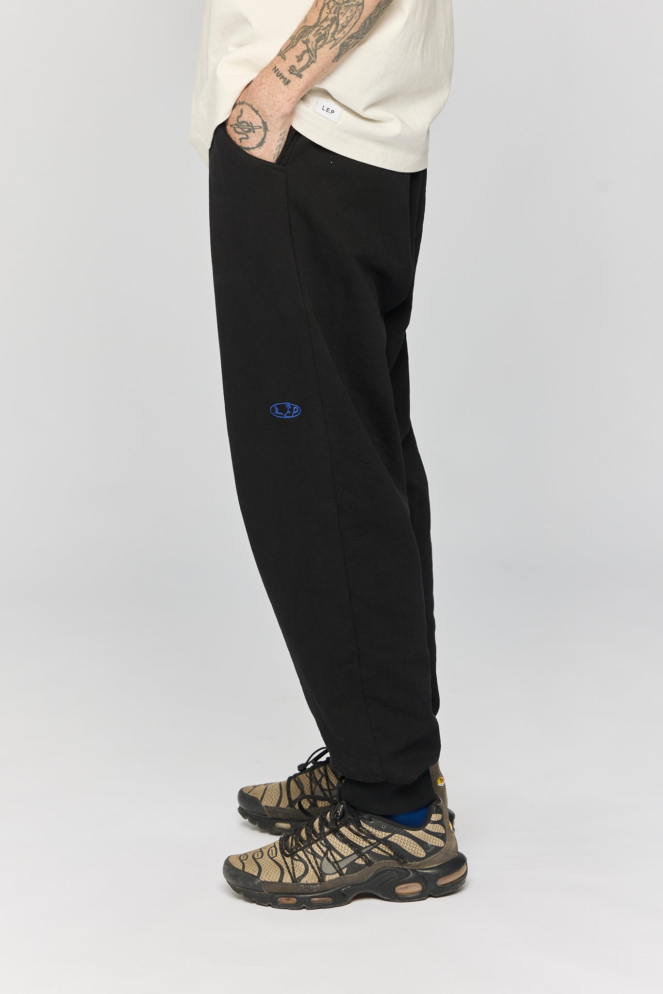 L.E.P JOGGER BLACK
